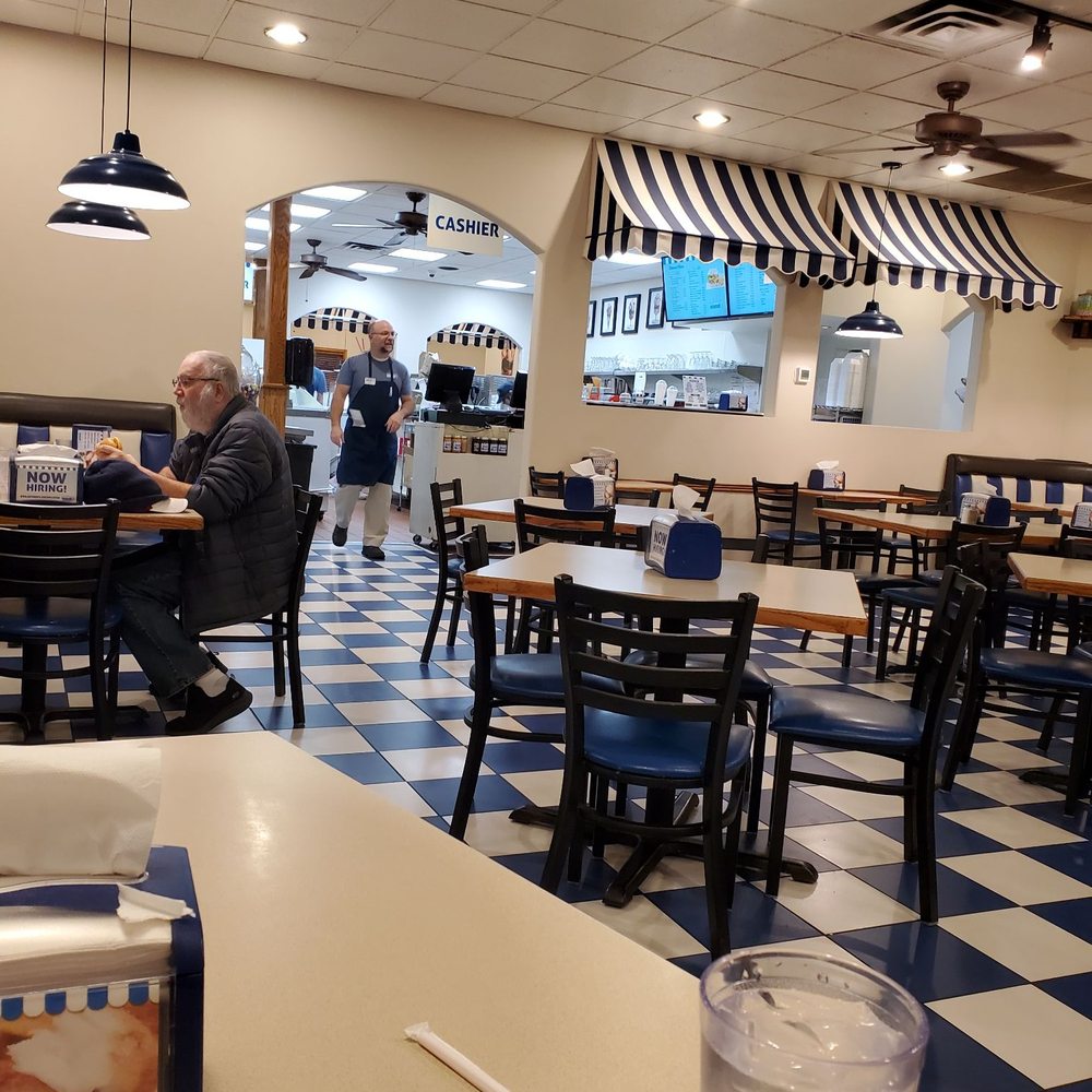 Leatherby's Family Creamery - Inside seating - Ice Cream & Frozen Yogurt Near Me - Draper, Utah