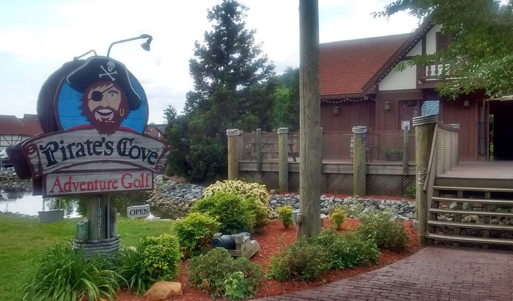 Pirate's Cove Adventure Golf Logo