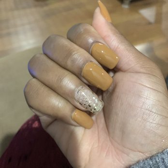 Hollywood Nails Salon - Nail Salons Near Me - Glenolden, Pennsylvania