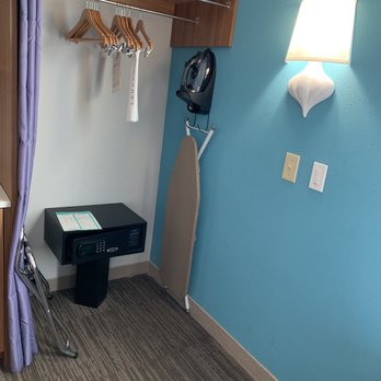 Home2 Suites by Hilton Roanoke - Closet - Hotels Near Me - Roanoke, Virginia Home2 Suites by Hilton Roanoke - Closet - Hotels Near Me - Roanoke, Virginia