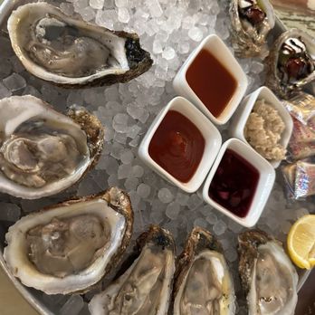 Common Restaurant - Oysters. Amazing - Cocktail Bars Near Me - Savannah, Georgia Common Restaurant - Oysters. Amazing - Cocktail Bars Near Me - Savannah, Georgia