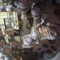 Bella Luxe Boutique - Candles! Voluspa!