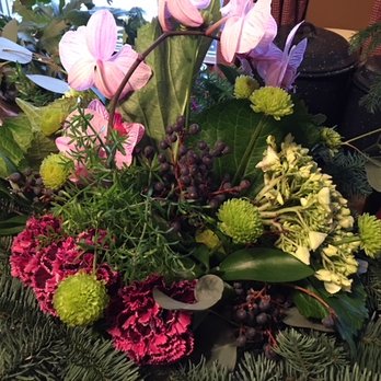 Oberer's Flowers - This was the "free" vase of flowers that was supposed to have the correct colors as what I ordered. - Florists Near Me - Columbus, Ohio Oberer's Flowers - This was the "free" vase of flowers that was supposed to have the correct colors as what I ordered. - Florists Near Me - Columbus, Ohio