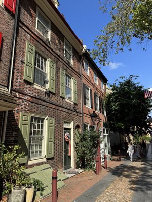 124-126 Elfreth's Alley by null