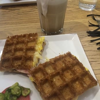 Frëims - Breakfast sandwich and iced chai - Sandwiches Near Me - México, D.F., DIF