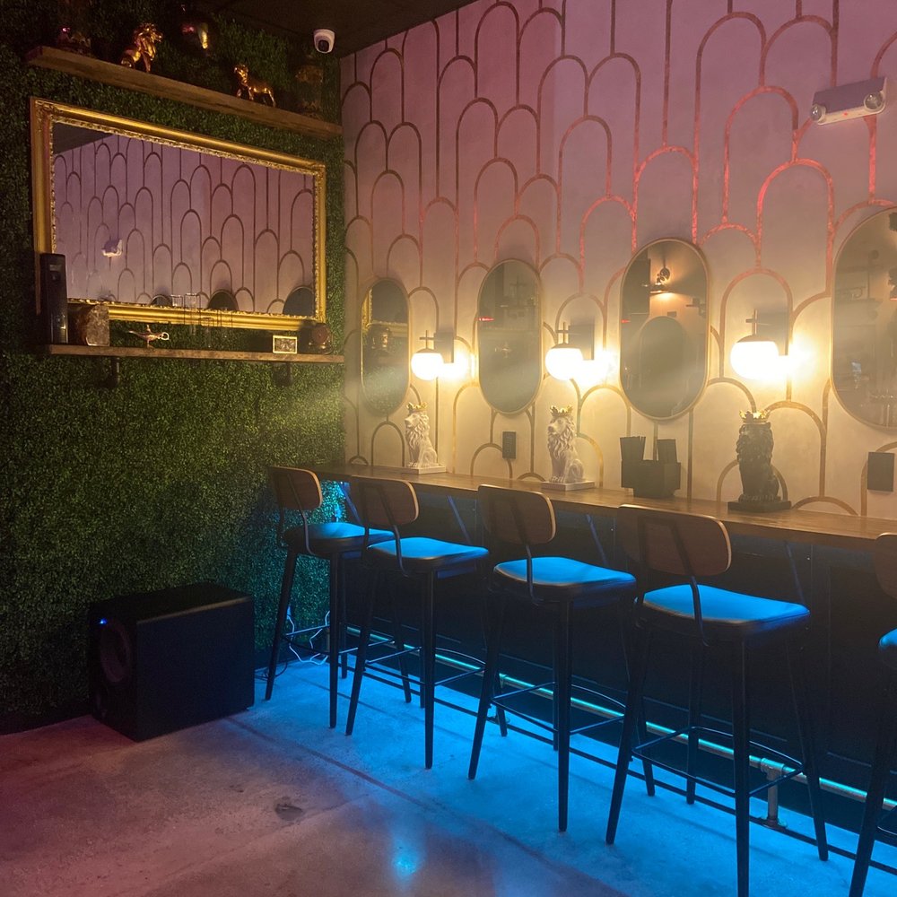 Seating area. Seating area.