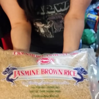 Leask's Market - a woman holding a bag of brown rice - Grocery Near Me - Metlakatla, Alaska Leask's Market - a woman holding a bag of brown rice - Grocery Near Me - Metlakatla, Alaska