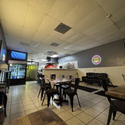916 Stone Oven Pizza - Seating