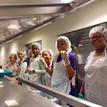 The Midnight Mission - Volunteers ready to serve - Homeless Shelters Near Me - Los Angeles, California The Midnight Mission - Volunteers ready to serve - Homeless Shelters Near Me - Los Angeles, California