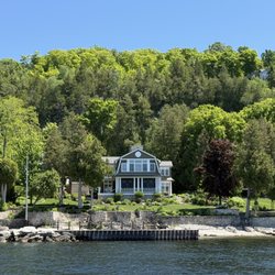 Fish Creek Scenic Boat Tours - Historic and elegant Cottage Row in the town of Gilbraltar.