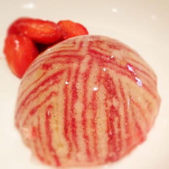 The Ivy - Strawberry Royal dessert - British Near Me - London, XGL The Ivy - Strawberry Royal dessert - British Near Me - London, XGL