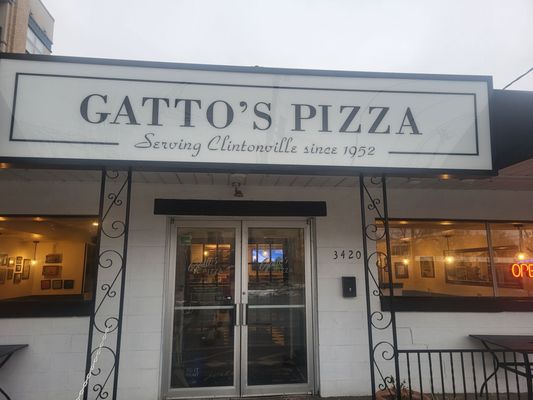 Gatto's Pizza by null