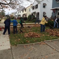 Momentum Christian Church - A Momentum Team raking leaves for FREE!