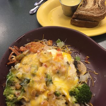 Lindas' Cafe - Breakfast & Brunch Near Me - Rogers, Minnesota