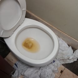 Empire Medical of Rockaway Beach - THE BATHROOM!!!!!!
