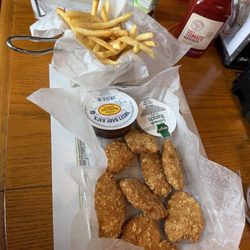 Kellner International Bar - Chicken nuggets and fries