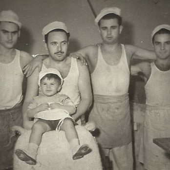 El Forn de la Cantonada - treballadors, pare i fill - Bakeries Near Me - Barcelona, B El Forn de la Cantonada - treballadors, pare i fill - Bakeries Near Me - Barcelona, B