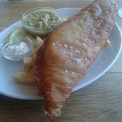 The Oyster & Otter - Fantastic is not strong enough to describe the quality of the fish & chips at The Oyster!