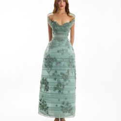 Gemy Maalouf portrait neckline