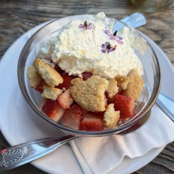 Zinqué - STRAWBERRY CHANTILLY - Breakfast & Brunch Near Me - Los Angeles, California Zinqué - STRAWBERRY CHANTILLY - Breakfast & Brunch Near Me - Los Angeles, California