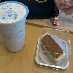 Lotus Biscoff Cheesecake Jasmine milk tea Lotus Biscoff Cheesecake Jasmine milk tea