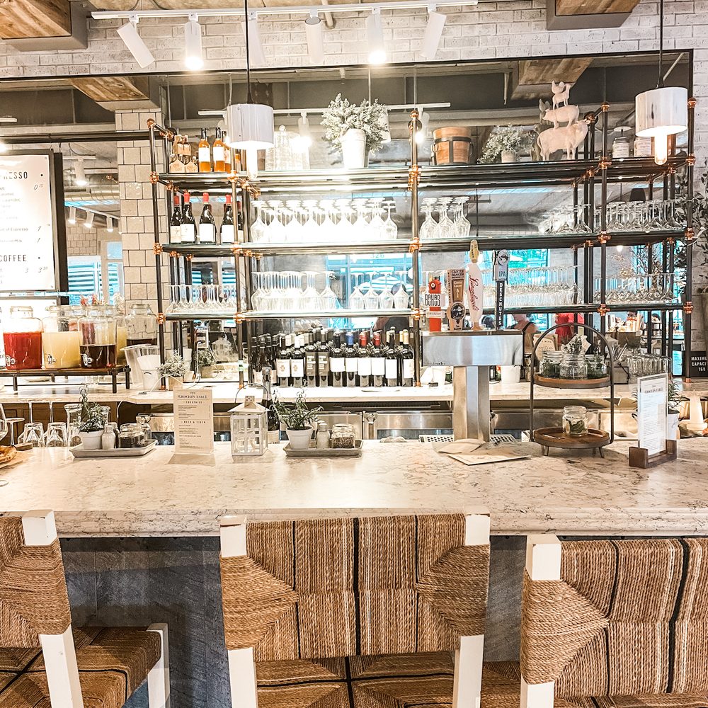 The Grocer's Table - The Bar - Cafes Near Me - Wayzata, Minnesota