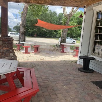 Almost There Cafe - Sun sail and picnic tables for outdoor dining - Burgers Near Me - Williston, South Carolina
