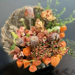 The Chocolate Tulip - Floral design for delivery in Toronto including Rosedale Forest Hill, Deer Park, Summerhill! High Park, Old Toronto. Bridal Path, north York