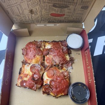Mamma Dora's Pizzeria - Pepperoni pizza - Pizza Near Me - Miami, Florida