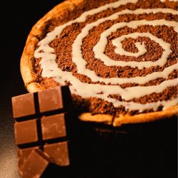 Friend's Pizza - Chocolate pizza with condensed milk