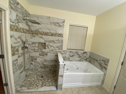 Diagonal Interiors Logo