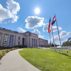 Missouri History Museum - Sunny day for the museum
