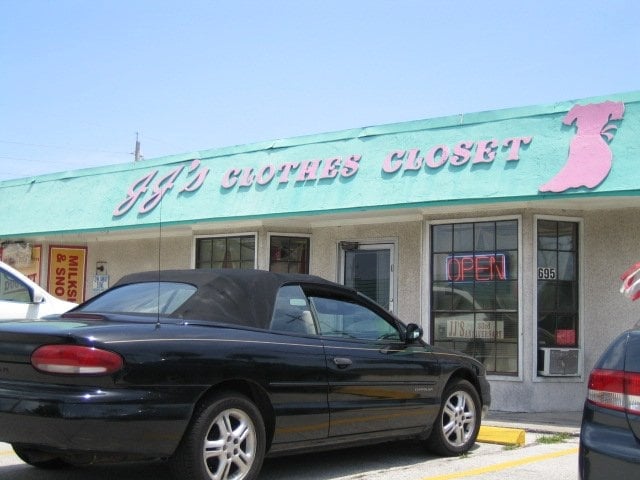 J Js Clothes Closet Logo