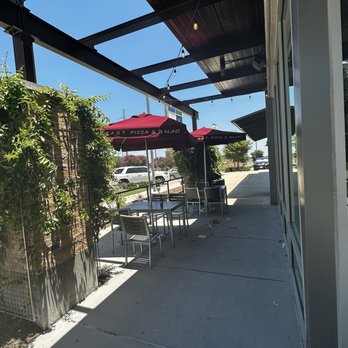 MOD Pizza - Patio area - Pizza Near Me - Pflugerville, Texas MOD Pizza - Patio area - Pizza Near Me - Pflugerville, Texas