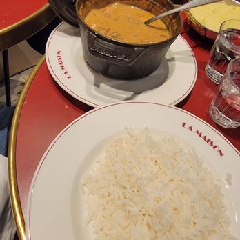 La Maison - chicken and morel mushrooms in sherry sauce - Bistros Near Me - Paris, 75 La Maison - chicken and morel mushrooms in sherry sauce - Bistros Near Me - Paris, 75