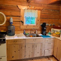 Moose Creek Cabins - Chalet kitchen