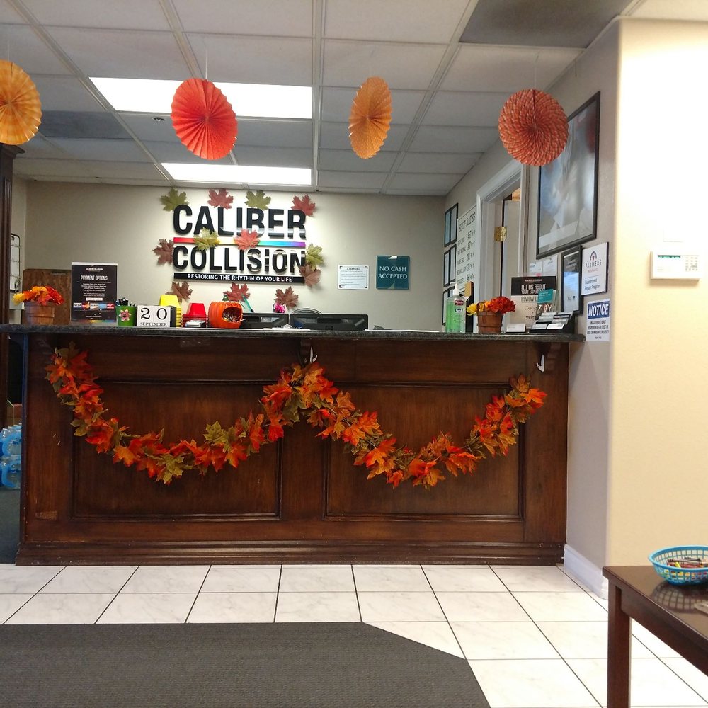 Caliber Collision - Reception desk - Body Shops Near Me - Valencia, California Caliber Collision - Reception desk - Body Shops Near Me - Valencia, California