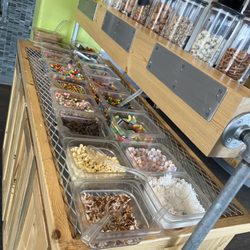 PS Fro Yo - Toppings bar