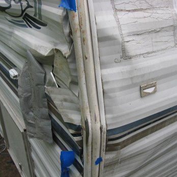 On Q Collision Center - Camper damage before - Auto Repair Near Me - Ringle, Wisconsin