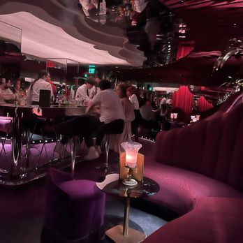 Bloom's - Bar area - Cocktail Bars Near Me - Baltimore, Maryland