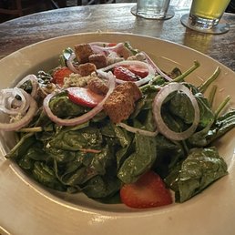 Strawberry spinach salad