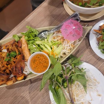Bone & Broth - Boat vermicelli noodles - Vietnamese Near Me - Ontario, California