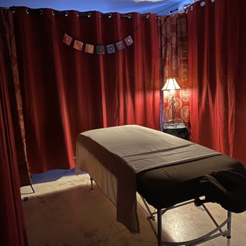 Ascending Phoenix Massage - Set up for the Waipahu location massage room. - Massage Therapy Near Me Ascending Phoenix Massage - Set up for the Waipahu location massage room. - Massage Therapy Near Me