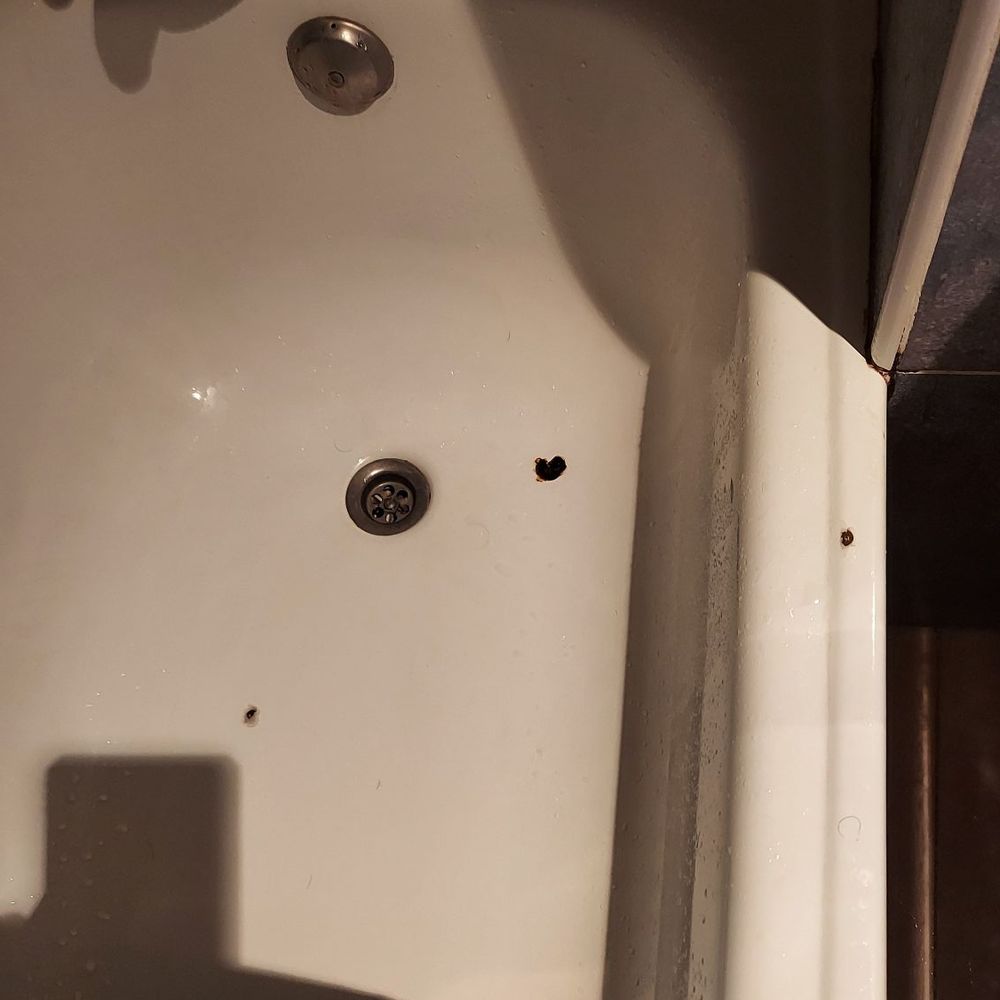 Hostal Mont Thabor - Rusty tub - Hostels Near Me - Barcelona, B