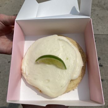 Crumbl - Wicker Park - Coconut Lime - Bakeries Near Me - Chicago, Illinois Crumbl - Wicker Park - Coconut Lime - Bakeries Near Me - Chicago, Illinois