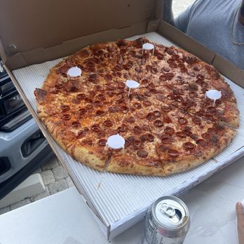 Scooters Pizza Kitchen - Huuuge pizza - Pizza Near Me - Sanibel, Florida Scooters Pizza Kitchen - Huuuge pizza - Pizza Near Me - Sanibel, Florida