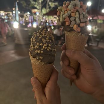 Frosty Moon - Ice Cream & Frozen Yogurt Near Me - Orlando, Florida