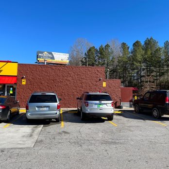 Waffle House - cars parked in a parking lot - American Near Me - Bremen, Georgia