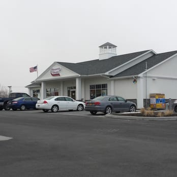 Stewart's Shops - several vehicles parked in front of a restaurant - Convenience Stores Near Me - Latham, New York