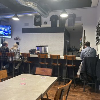 Adobe Creek Brewing - Bar area - Breweries Near Me - Petaluma, California